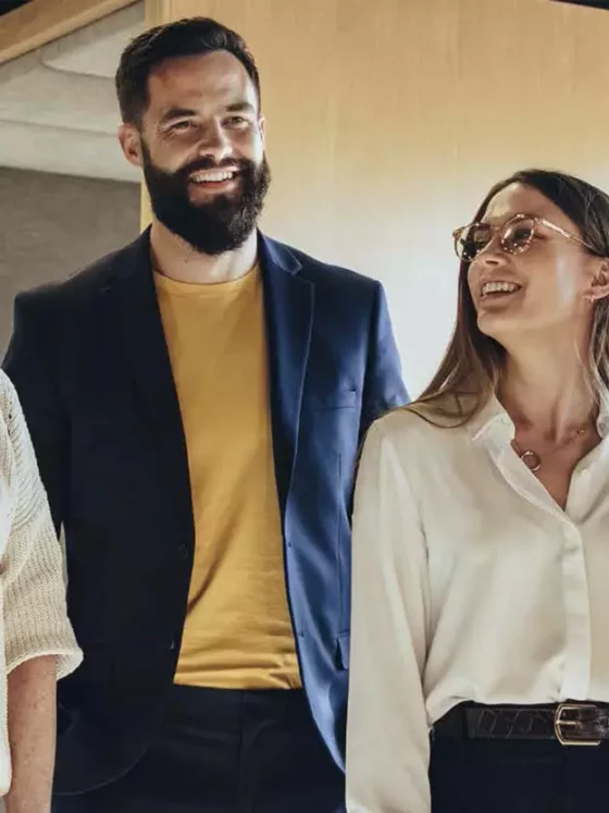 Collègues souriants